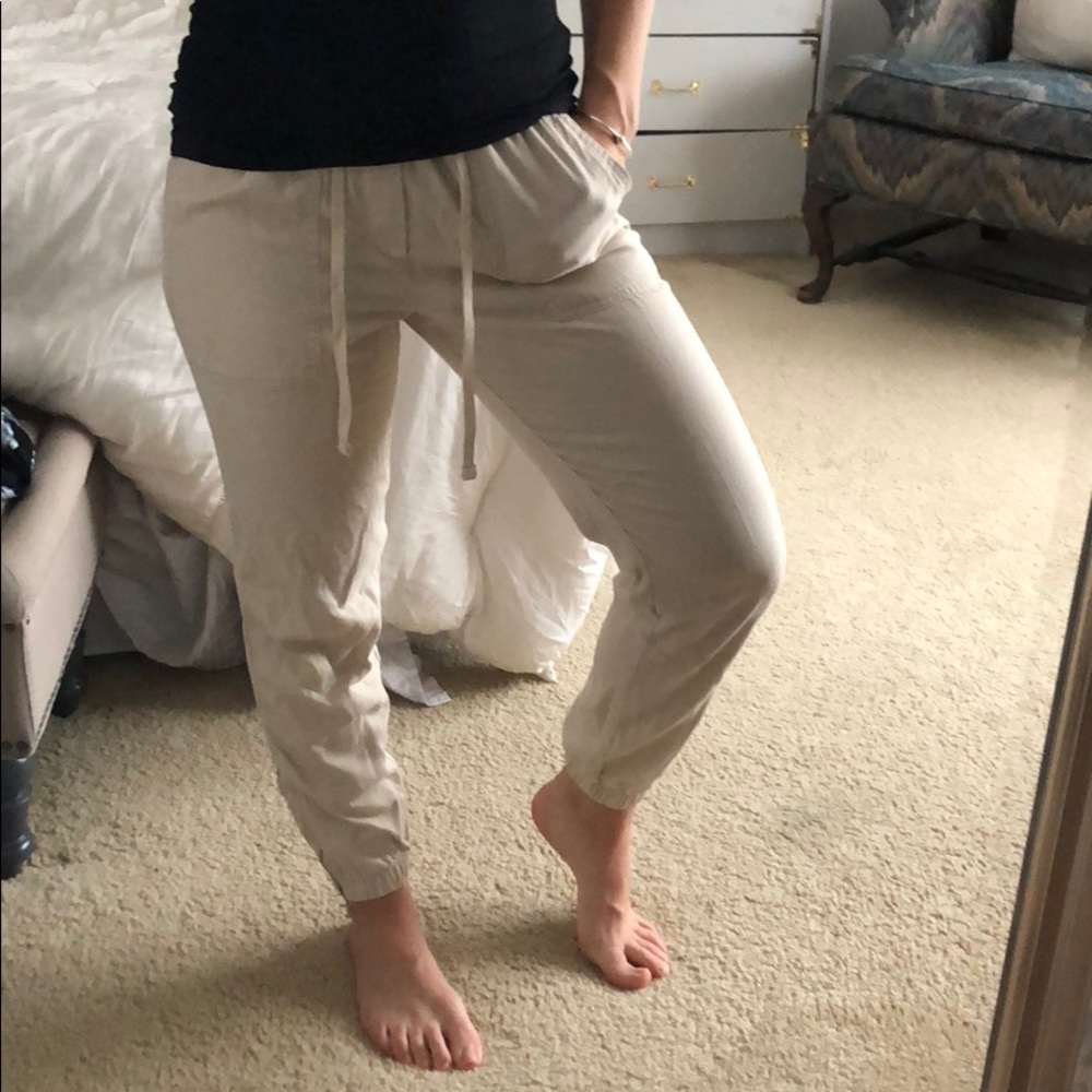Gap cargo camel joggers NWOT size xs